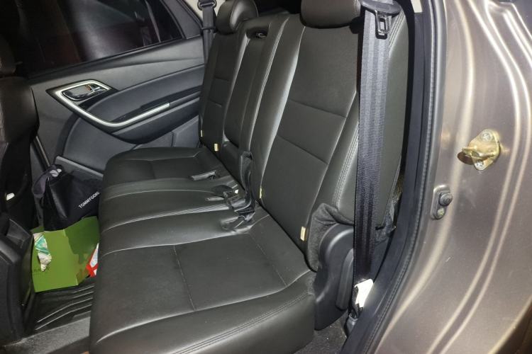 Used JMC Yusheng S350 2013 2.4T Automatic 2WD Diesel Luxury Edition 5 Seats Left Rear Seat