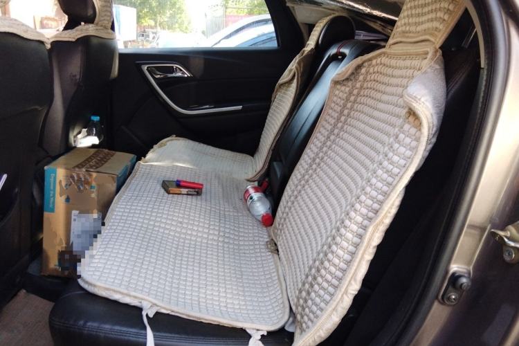 Used JMC Yusheng S350 2013 2.4T Automatic 2WD Diesel Luxury Edition 5 Seats Left Rear Seat