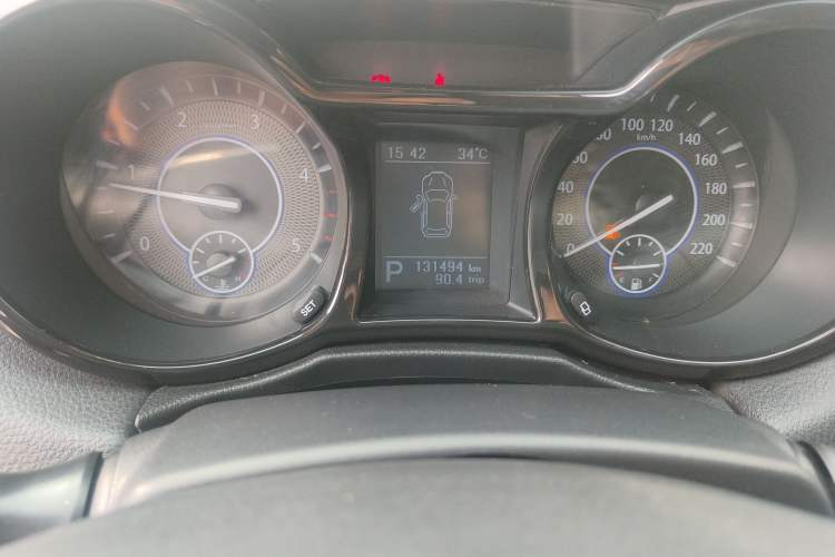 Used JMC Yusheng S350 2013 2.4T Automatic 2WD Diesel Luxury Edition 5 Seats Odometer Close Up
