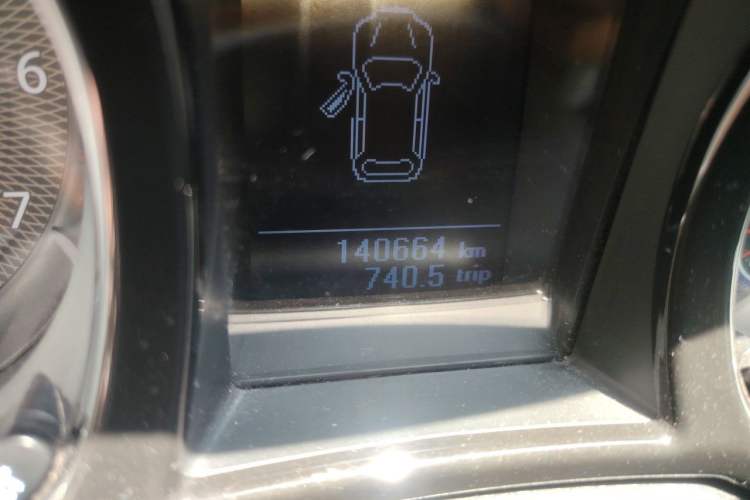 Used JMC Yusheng S350 2013 2.0T Manual 4x4 Gasoline Luxury Edition 5 Seats Odometer Close Up