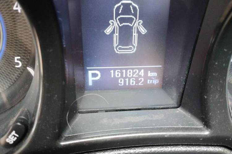 Used JMC Yusheng S350 2013 2.4T Automatic 2WD Diesel Ultra-Luxury 5-Seater Odometer Close Up