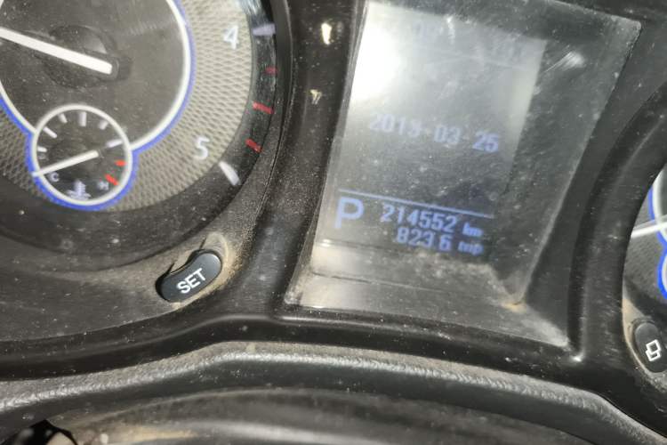 Used JMC Yusheng S350 2013 2.4T Automatic 2WD Diesel Ultra-Luxury 5-Seater Odometer Close Up