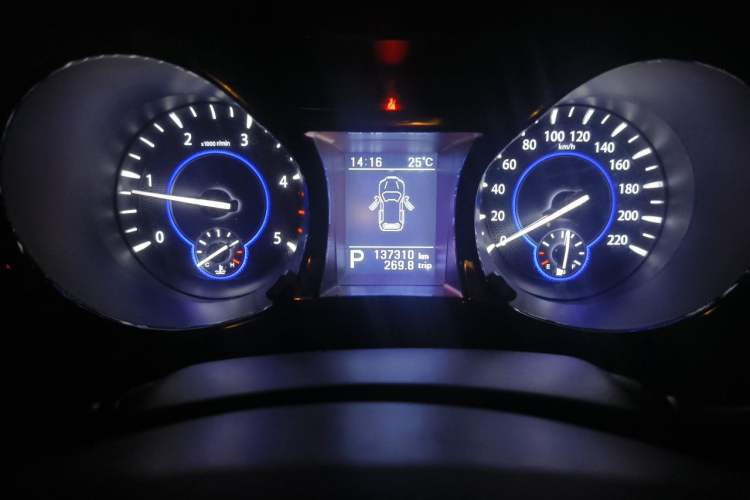 Used JMC Yusheng S350 2013 2.4T Automatic 2WD Diesel Luxury Edition 5 Seats Odometer Close Up