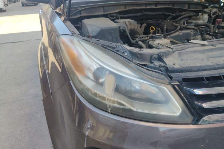 Used JMC Yusheng S350 2013 2.4T Automatic 4x4 Diesel Luxury 5-Seater Right Front Headlight