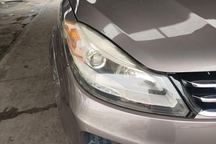 Used JMC Yusheng S350 2013 2.4T Automatic 2WD Diesel Luxury Edition 5 Seats Right Front Headlight
