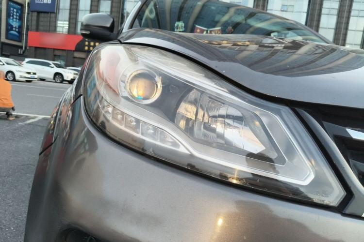 Used JMC Yusheng S350 2013 2.4T Automatic 2WD Diesel Luxury Edition 5 Seats Right Front Headlight