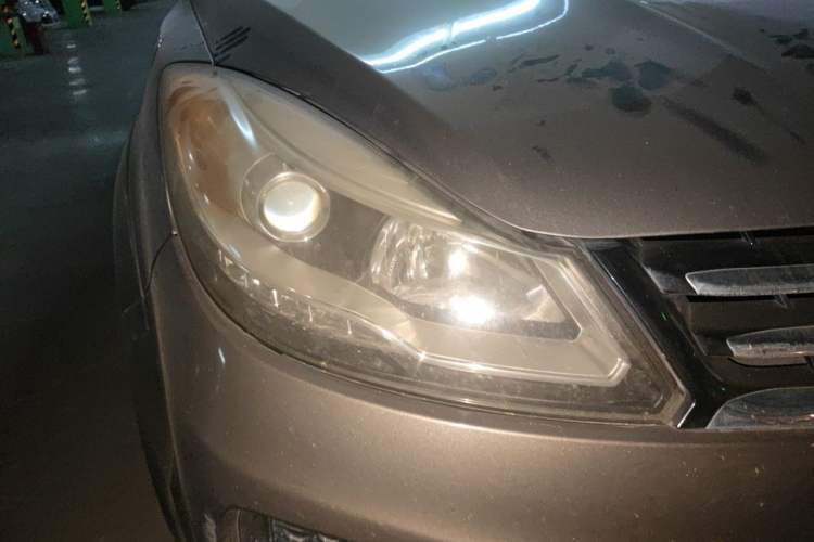 Used JMC Yusheng S350 2013 2.4T Automatic 2WD Diesel Luxury Edition 5 Seats Right Front Headlight