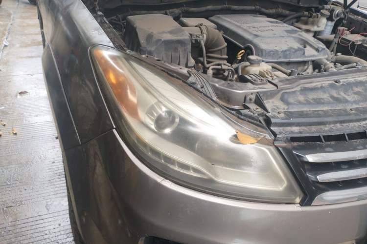 Used JMC Yusheng S350 2013 2.4T Automatic 2WD Diesel Ultra-Luxury 5-Seater Right Front Headlight