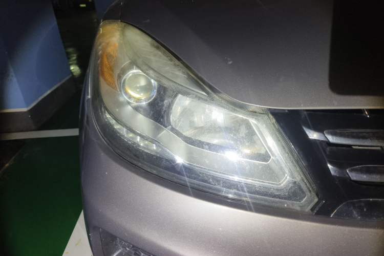 Used JMC Yusheng S350 2013 2.4T Automatic 2WD Diesel Luxury Edition 5 Seats Right Front Headlight