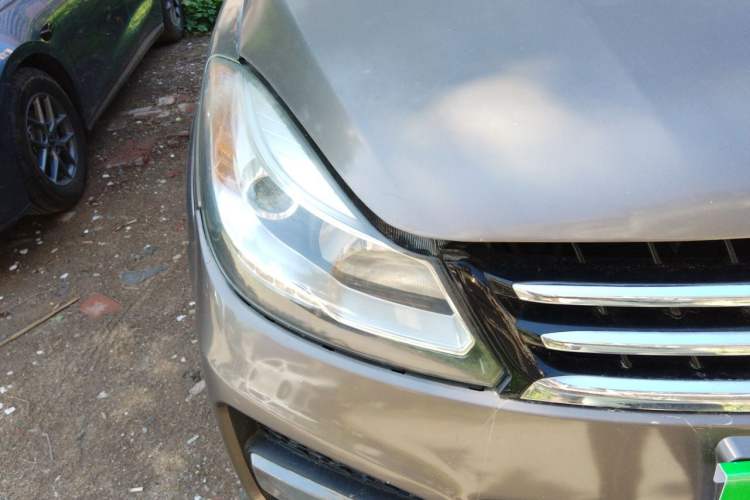Used JMC Yusheng S350 2013 2.4T Automatic 2WD Diesel Luxury Edition 5 Seats Right Front Headlight