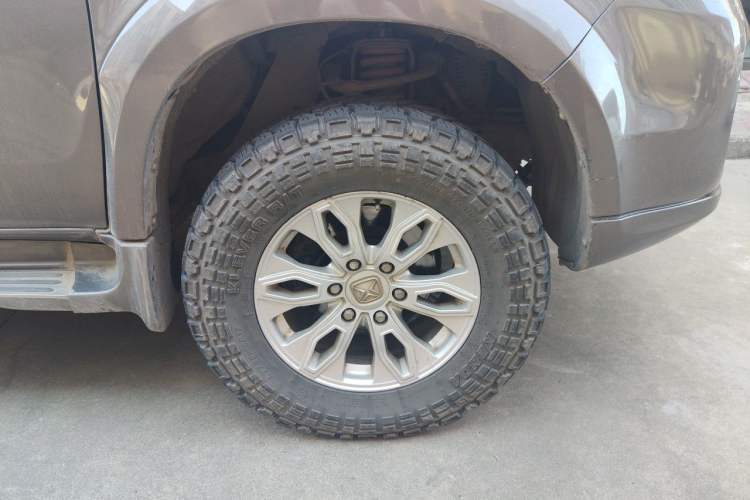 Used JMC Yusheng S350 2013 2.4T Automatic 4x4 Diesel Luxury 5-Seater Right Front Wheel Hub