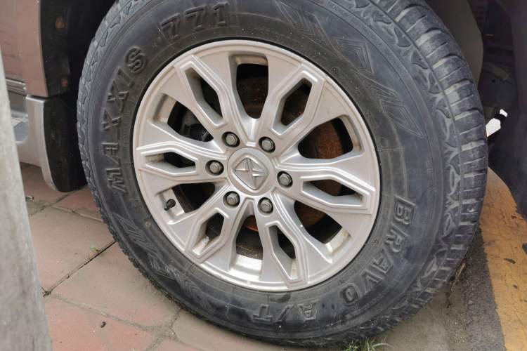 Used JMC Yusheng S350 2013 2.4T Manual 4x4 Diesel Luxury Edition 5 Seats Right Front Wheel Hub