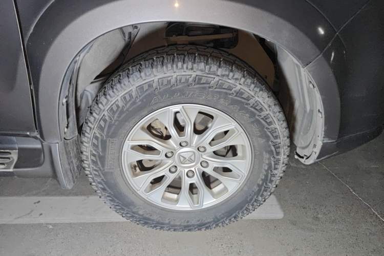 Used JMC Yusheng S350 2013 2.4T Automatic 2WD Diesel Luxury Edition 5 Seats Right Front Wheel Hub