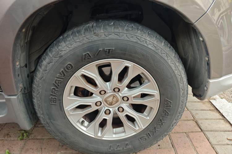 Used JMC Yusheng S350 2013 2.4T Automatic 2WD Diesel Luxury Edition 5 Seats Right Front Wheel Hub