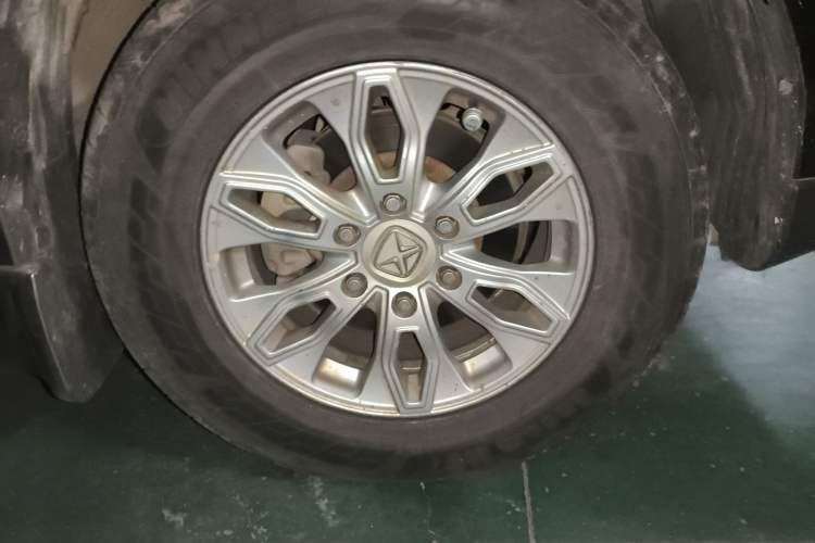 Used JMC Yusheng S350 2013 2.4T Automatic 2WD Diesel Ultra-Luxury 5-Seater Right Front Wheel Hub