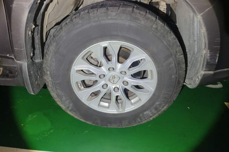 Used JMC Yusheng S350 2013 2.4T Automatic 2WD Diesel Luxury Edition 5 Seats Right Front Wheel Hub