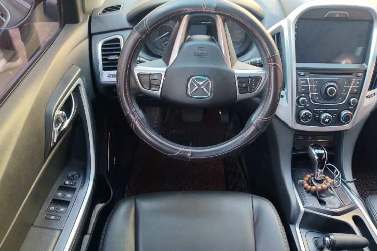 Used JMC Yusheng S350 2013 2.4T Automatic 2WD Diesel Luxury Edition 5 Seats Steering Wheel