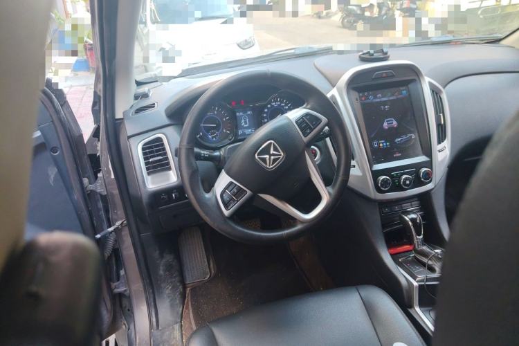 Used JMC Yusheng S350 2013 2.4T Automatic 4x4 Diesel Luxury 5-Seater Steering Wheel