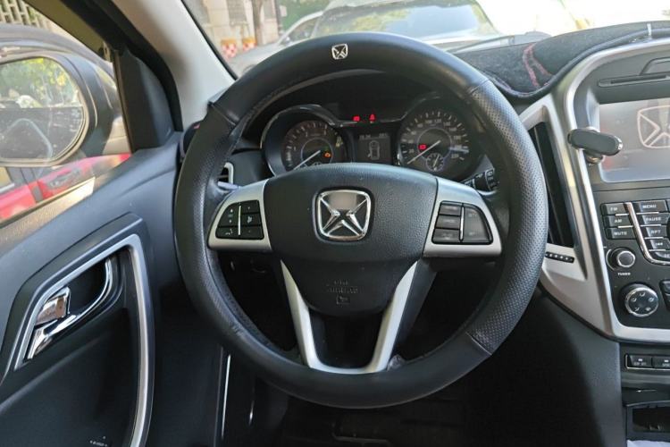 Used JMC Yusheng S350 2013 2.4T Automatic 4x4 Diesel Ultra-Luxury 7-Seater Steering Wheel