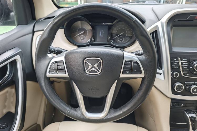 Used JMC Yusheng S350 2013 2.4T Automatic 2WD Diesel Ultra-Luxury 7-Seater Steering Wheel