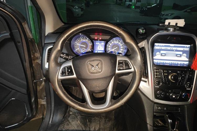 Used JMC Yusheng S350 2013 2.4T Automatic 2WD Diesel Luxury Edition 5 Seats Steering Wheel