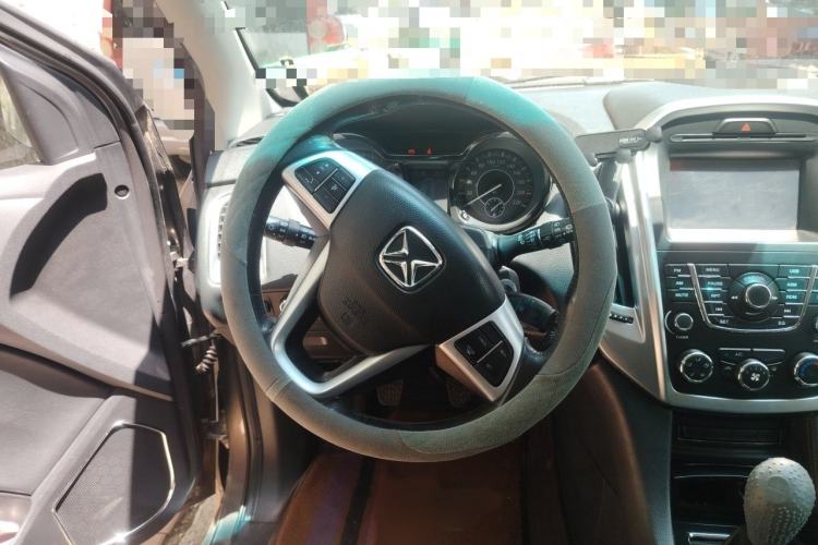 Used JMC Yusheng S350 2013 2.0T Manual 4x4 Gasoline Luxury Edition 5 Seats Steering Wheel