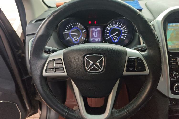 Used JMC Yusheng S350 2013 2.4T Automatic 2WD Diesel Luxury Edition 5 Seats Steering Wheel