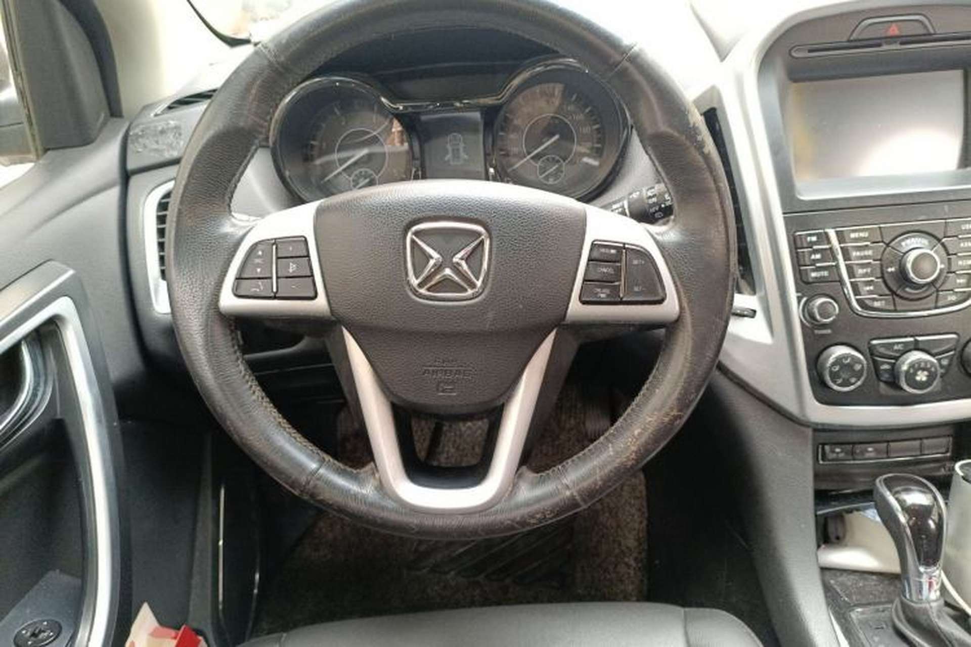 Used JMC Yusheng S350 2013 2.4T Automatic 2WD Diesel Ultra-Luxury 5-Seater Steering Wheel