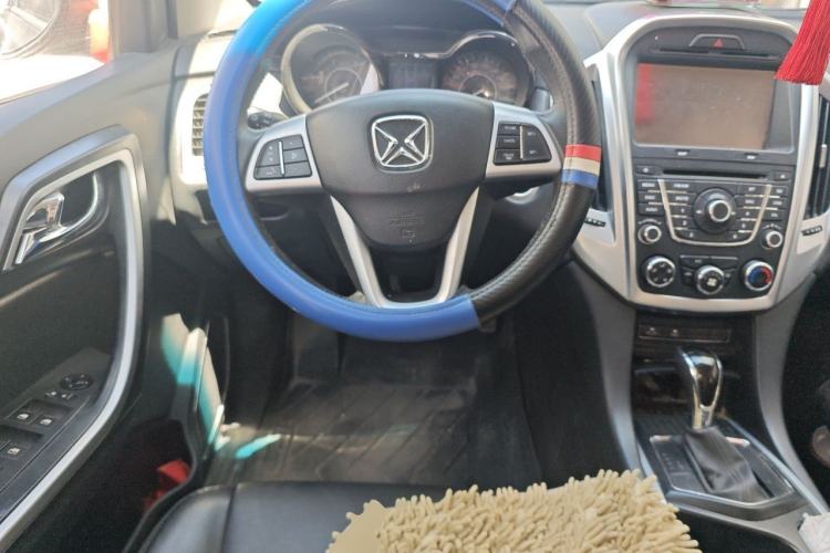 Used JMC Yusheng S350 2013 2.4T Automatic 2WD Diesel Luxury Edition 5 Seats Steering Wheel