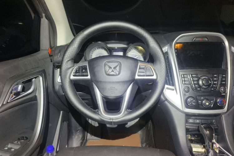 Used JMC Yusheng S350 2013 2.4T Automatic 2WD Diesel Luxury Edition 5 Seats Steering Wheel