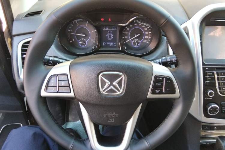 Used JMC Yusheng S350 2013 2.4T Automatic 2WD Diesel Luxury Edition 5 Seats Steering Wheel