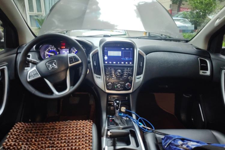 Used JMC Yusheng S350 2013 2.4T Automatic 2WD Diesel Luxury Edition 5 Seats Center Console
