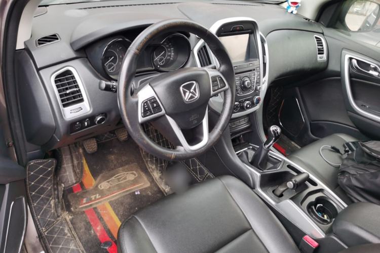Used JMC Yusheng S350 2013 2.0T Manual Two-Wheel Drive Gasoline Luxury Edition 5 Seats Center Console