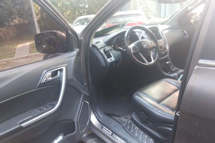 Used JMC Yusheng S350 2013 2.4T Automatic 2WD Diesel Luxury 7-Seater Driver Seat