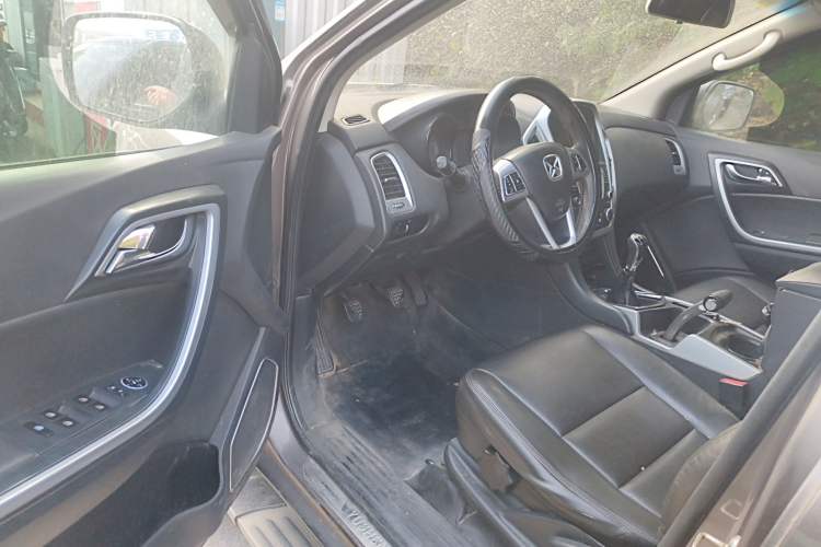 Used JMC Yusheng S350 2013 2.4T Manual Two-Wheel Drive Diesel Luxury 7-Seater Driver Seat
