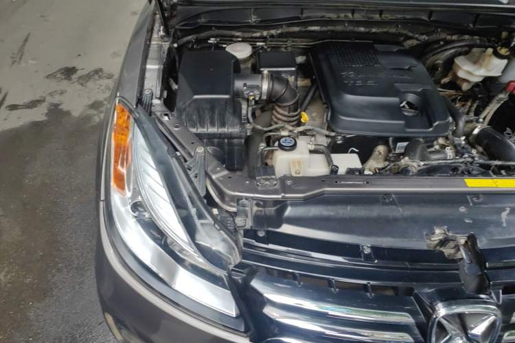 Used JMC Yusheng S350 2013 2.4T Automatic 2WD Diesel Luxury Edition 5 Seats Engine Bay Right