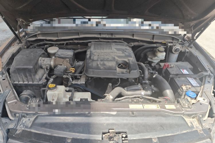 Used JMC Yusheng S350 2013 2.4T Automatic 4x4 Diesel Ultra-Luxury 5-Seater Engine Bay