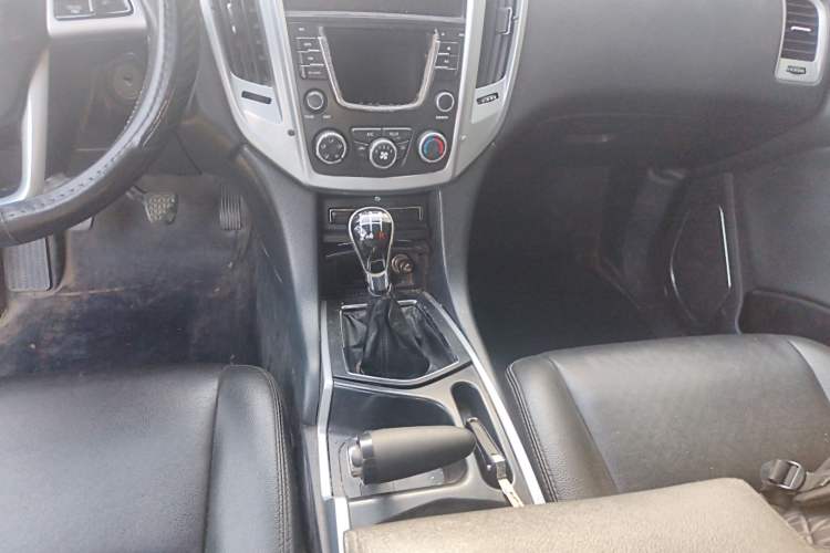 Used JMC Yusheng S350 2013 2.4T Manual Two-Wheel Drive Diesel Luxury 7-Seater Gear Lever