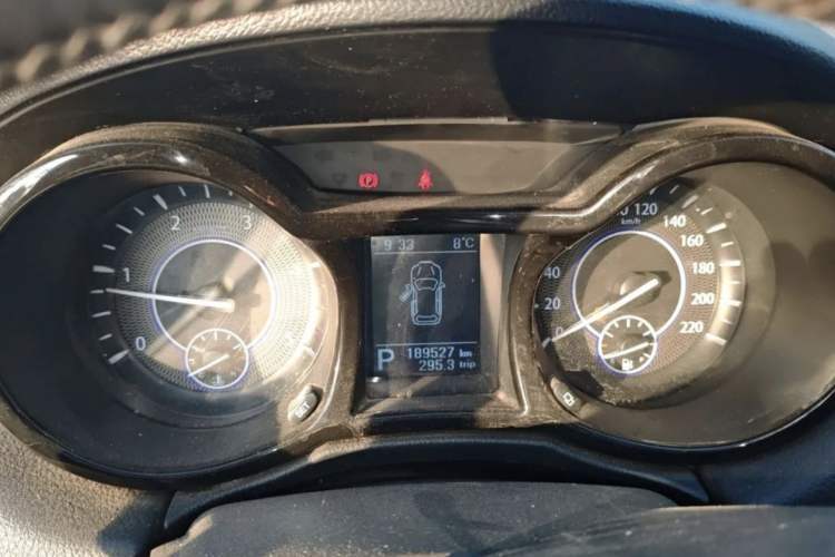 Used JMC Yusheng S350 2013 2.4T Manual Two-Wheel Drive Diesel Luxury 7-Seater Instrument Cluster