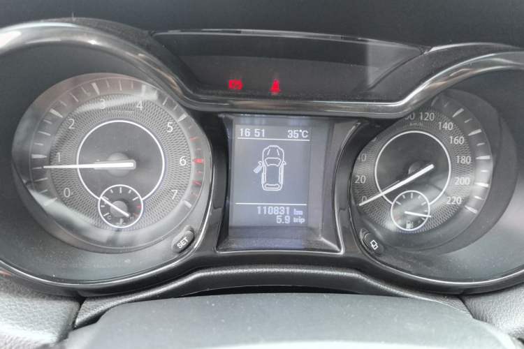 Used JMC Yusheng S350 2013 2.0T Manual Two-Wheel Drive Gasoline Ultra-Luxury 5-Seater Instrument Cluster