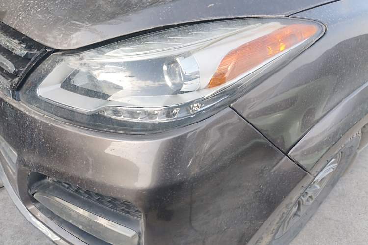 Used JMC Yusheng S350 2013 2.4T Manual Two-Wheel Drive Diesel Luxury 7-Seater Left Front Headlight
