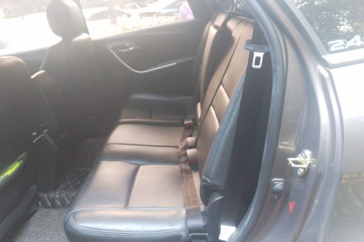 Used JMC Yusheng S350 2013 2.4T Automatic 2WD Diesel Luxury 7-Seater Left Rear Seat