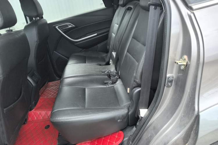 Used JMC Yusheng S350 2013 2.0T Manual Two-Wheel Drive Gasoline Ultra-Luxury 5-Seater Left Rear Seat