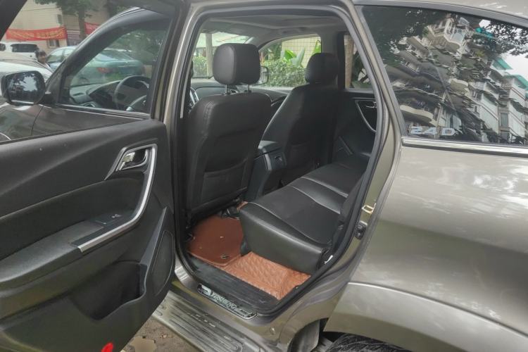 Used JMC Yusheng S350 2013 2.4T Automatic 2WD Diesel Luxury Edition 5 Seats Left Rear Seat