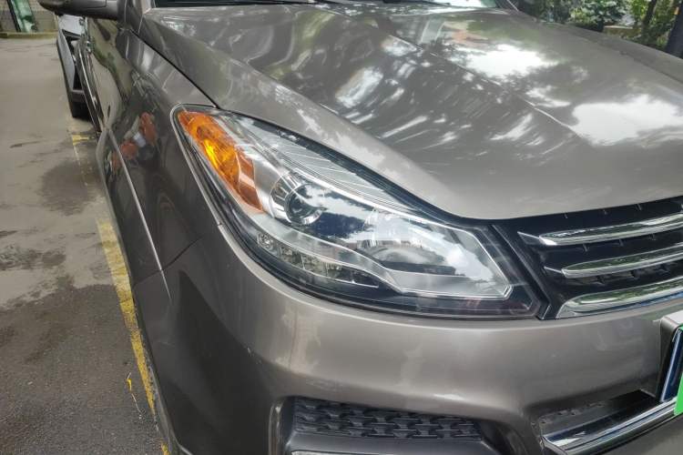 Used JMC Yusheng S350 2013 2.4T Automatic 2WD Diesel Luxury Edition 5 Seats Right Front Headlight