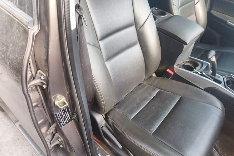 Used JMC Yusheng S350 2013 2.4T Manual Two-Wheel Drive Diesel Luxury 7-Seater Right Front Seat