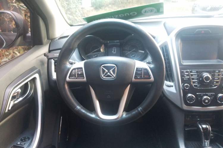 Used JMC Yusheng S350 2013 2.4T Automatic 2WD Diesel Luxury 7-Seater Steering Wheel