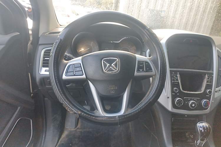 Used JMC Yusheng S350 2013 2.4T Manual Two-Wheel Drive Diesel Luxury 7-Seater Steering Wheel