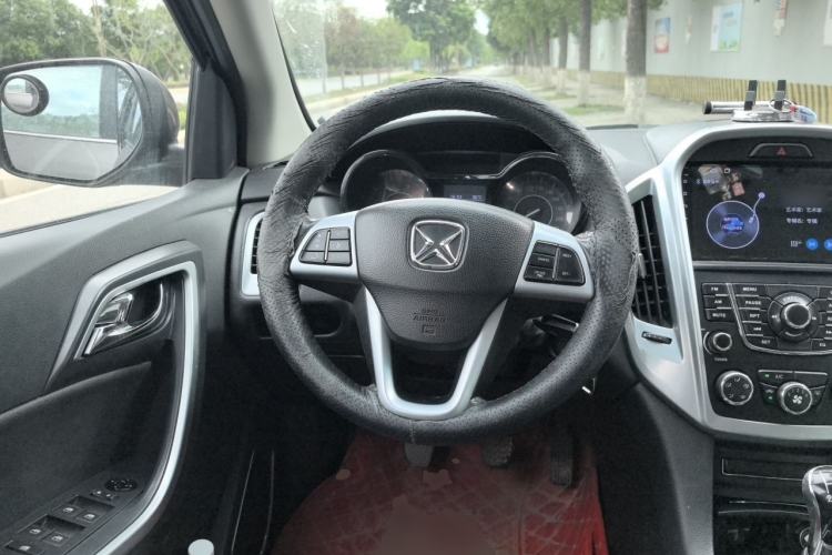 Used JMC Yusheng S350 2013 2.0T Manual Two-Wheel Drive Gasoline Ultra-Luxury 5-Seater Steering Wheel