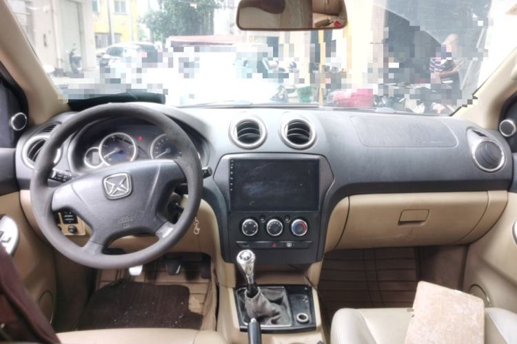 Used JMC Yusheng S350 2013 2.4T Two-Wheel-Drive Special Edition Center Console